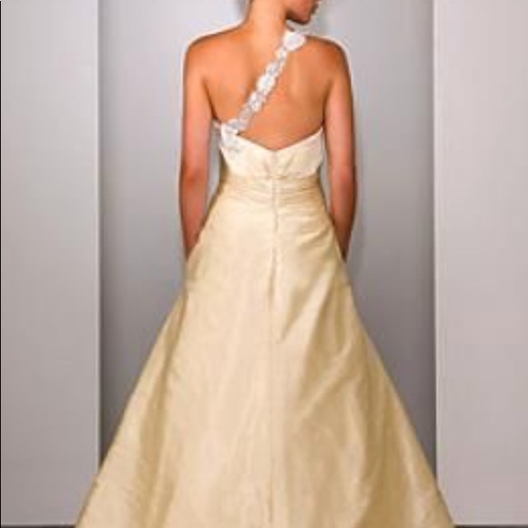 Martina Liana wedding dress - Picture 2 of 5